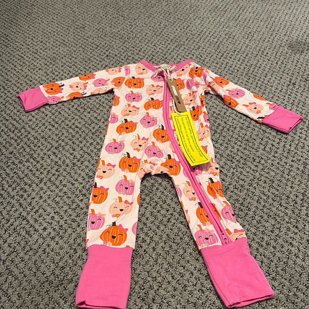 NWT 3-6M Spearmint Halloween Bodysuit 🤍
